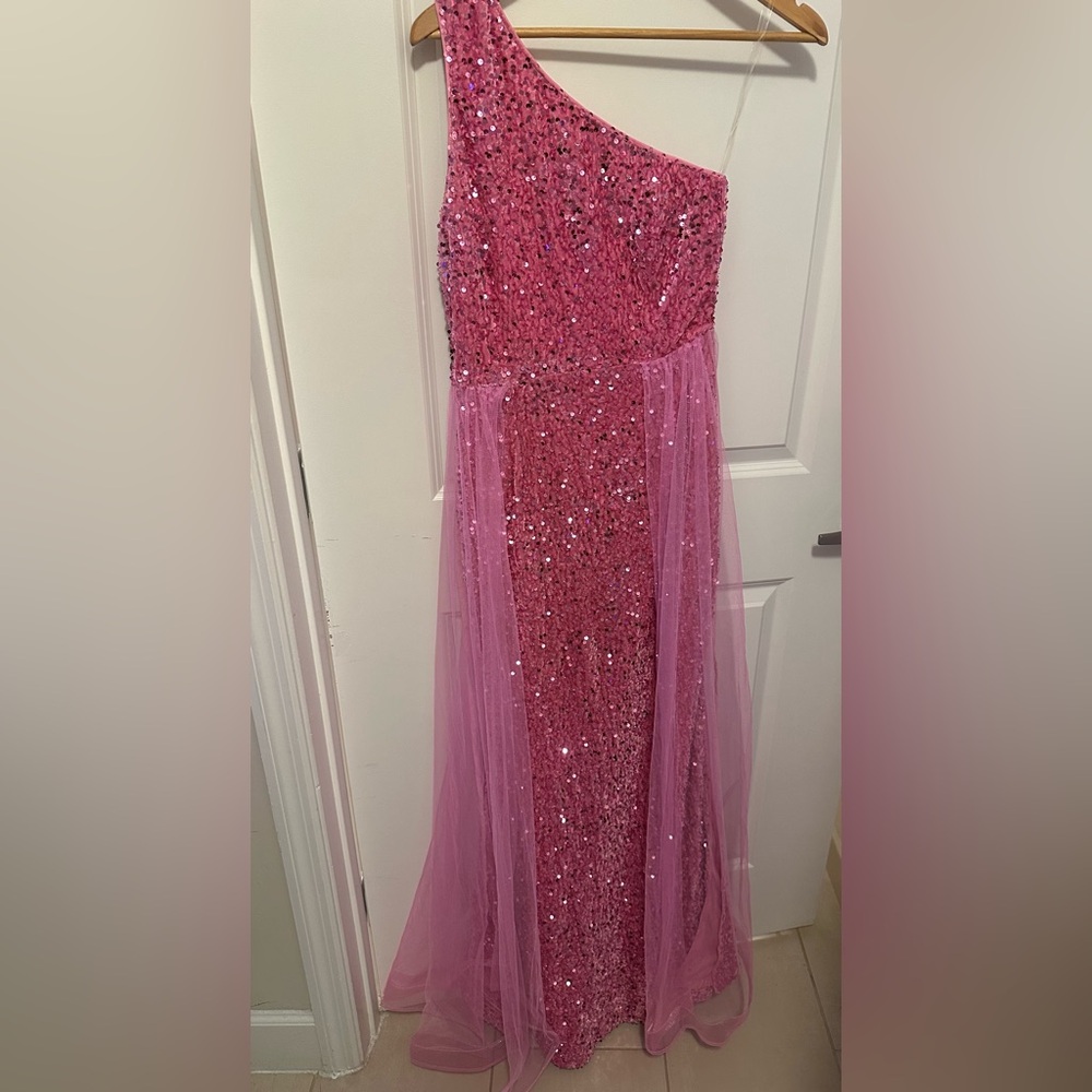 Pink One-Shoulder Sequin stretchy dress w side slit. NWT